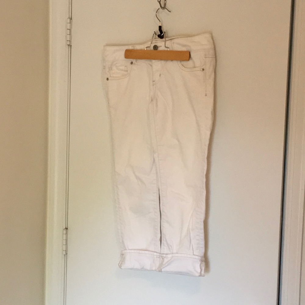 White American Eagle capris
